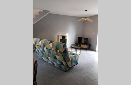 Sainte-Suzanne-and-Chammes Casa | Maison de charme avec cour fermée et Wi-Fi