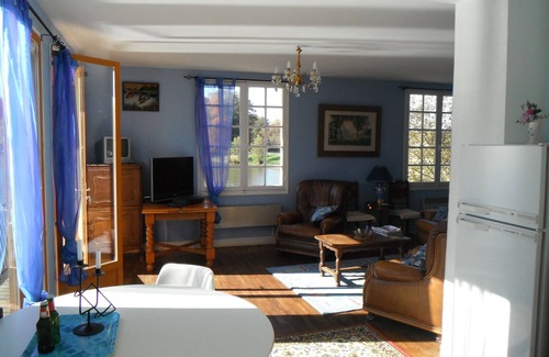 Saint-Bonnet-Troncais Apartamento | Maison de L`ETANG en el corazón del gran bosque de robles de Troncais. Allier