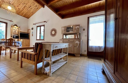 Saint-Georges-d'Oleron Casa | Maison de village typique 6 pers, proche plage et commerces, avec terrasse, parking et ménage inclus - FR-1-246A-251