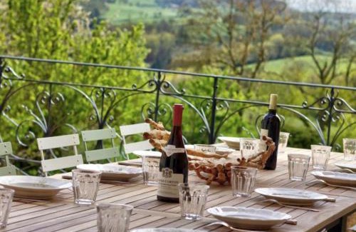 Saint-Symphorien-de-Lay Casa | Maison de ville spacieuse avec jardin et terrasse - FR-1-496-312