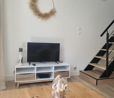 Viviers-les-Montagnes Apartamento | Maison de village à la décoration bohème jusqu'à 6 personnes