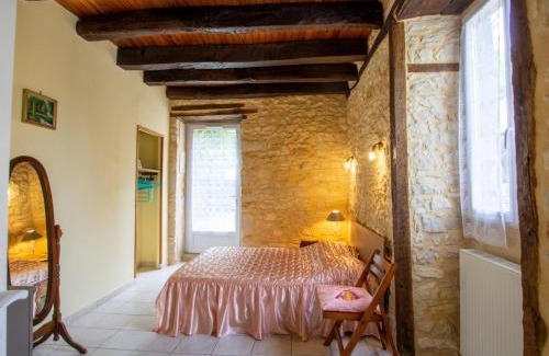 Tourtoirac Casa | Maison en pierres avec jardin clos, proche grotte de Tourtoirac, équipements bébé, animaux acceptés. - FR-1-616-280