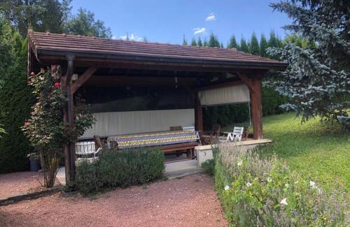 Marigny Casa | Maison/Gîte familial dans le Jura à 200m du lac avec piscine privée