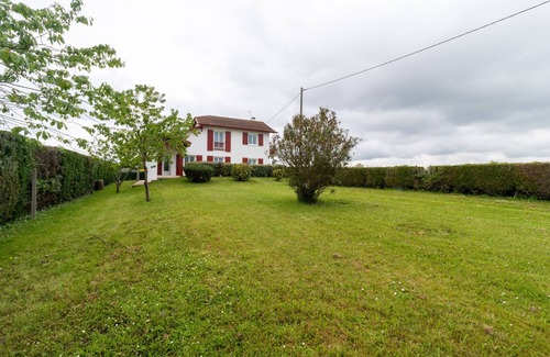 Arraute-Charritte Casa | Maison Hacharria - Cuatro Habitaciones Casa, Capacidad 6