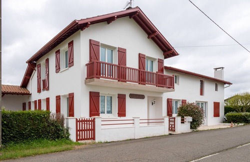 Arraute-Charritte Casa | Maison Hacharria - Cuatro Habitaciones Casa, Capacidad 6