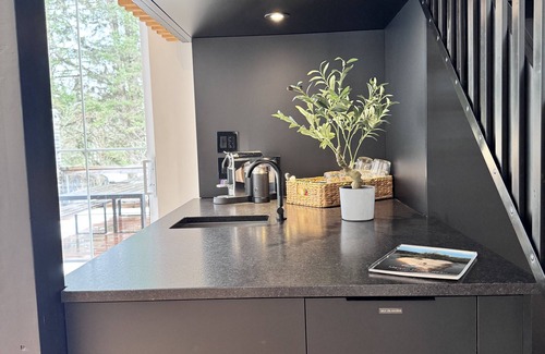 Huberdeau Casa | Maison Huberdeau – Design, River, Spa & Tremblant 18 min