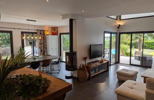 Soyaux Casa | Maison moderne élégante avec piscine privative, jardin clos et wifi - FR-1-653-279