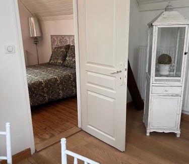 Schiltigheim Casa | Maison privée avec jardin OU suite de 45M2- 5 arrêts bus du centre ville -Chez Regine