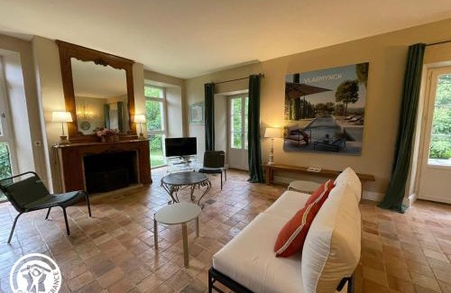 Le Tablier Casa | Maison rénovée avec piscine et grand jardin, à 2 km de la Vallée de l'Yon - FR-1-426-329