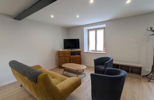 Polignac Casa | Maison rénovée avec terrasse et balcon à Polignac - FR-1-582-539