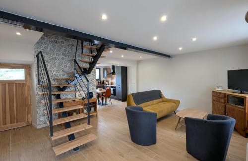 Polignac Casa | Maison rénovée avec terrasse et balcon à Polignac - FR-1-582-539