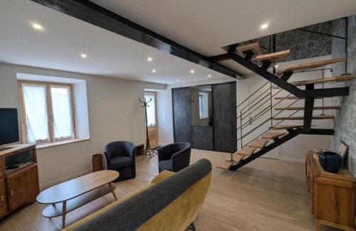 Polignac Casa | Maison rénovée avec terrasse et balcon à Polignac - FR-1-582-539