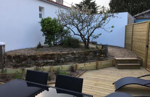 Barbatre Casa | Maison rénovée proche mer avec terrasse, parking privé et wifi à Barbâtre - FR-1-426-440