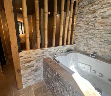 Faverolles Casa | Maison romantique avec jacuzzi privatif