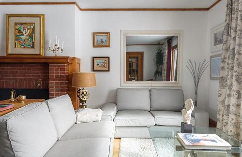 Scotstown Cama Y Desayuno | Maison Sherman's house