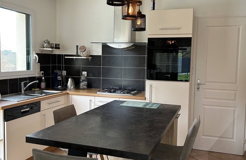 Locoal-Mendon Casa | Maison Spacieuse Avec Piscine Chauffée ,4 Chambres sur Beau Jardin Paysagé