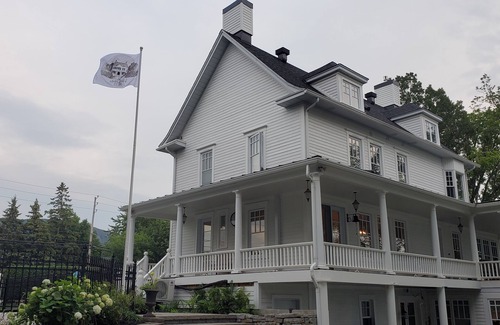 Beloeil Casa | Maison sur le Bord de L'eau et vue sur la Montagne St-hilaire