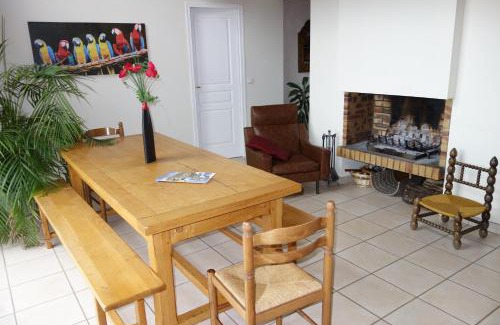 Aubin Casa | Maison sur la colline cheminée WIFI proche Thermes