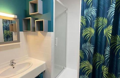 Doue-la-Fontaine Casa | Maisonette parking privé gratuit