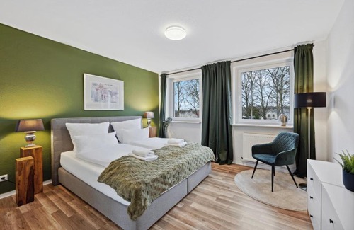 Moelln Apartamento | MAISUITES Sperling - Zentrale Ferienwohnung mit Boxspringbett, Kaffeevollautomat, WLAN & seitlichem Seeblick