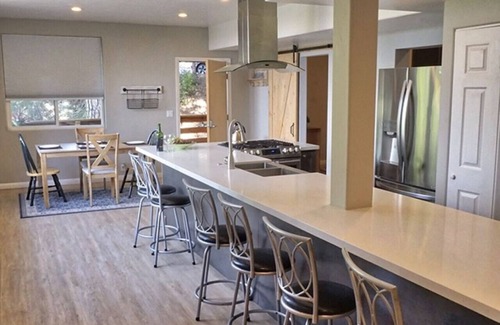 Lake Arrowhead Apartamento | Castillo en el bosque con majestuosas vistas al lago - ¡Mira el video!