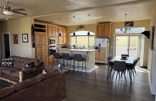 Shining Mountains Casa | Majestic Mountain View Home