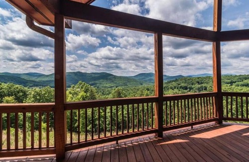 Morganton Casa | Majestic Mountaintop Cabin with hot tub and fireplace