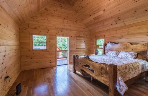 Morganton Casa | Majestic Mountaintop Cabin with hot tub and fireplace