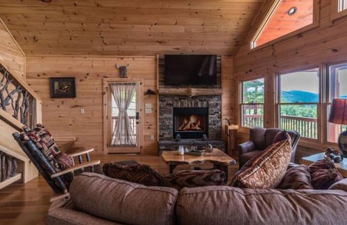 Morganton Casa | Majestic Mountaintop Cabin with hot tub and fireplace