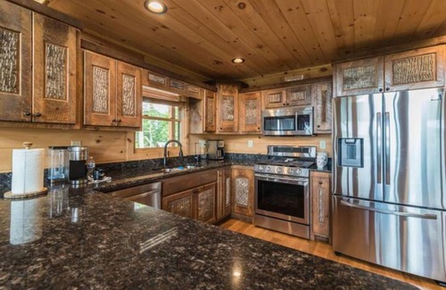 Morganton Casa | Majestic Mountaintop Cabin with hot tub and fireplace