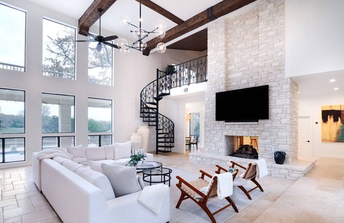 Cross Mountain Casa | Majestic Oak - A Birdy Vacation Rental