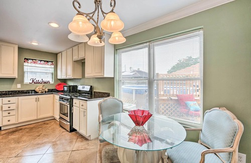 Read Boulevard East Casa | 'Major Manor' Nueva Orleans House w / Deck & Pool!