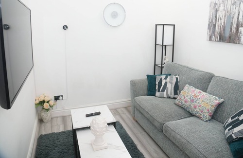 Openshaw Apartamento | Make everyday special with a stay at Harmony suite!