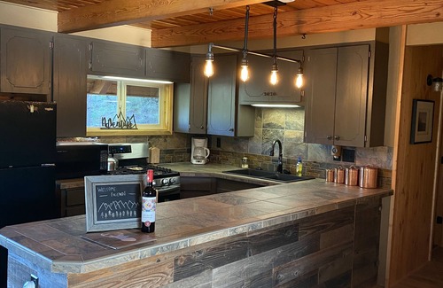 Stanley Cabina | ¡Haga recuerdos de su vida y experimente la serenidad de las montañas Sawtooth!