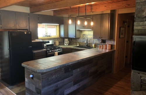 Stanley Cabina | ¡Haga recuerdos de su vida y experimente la serenidad de las montañas Sawtooth!