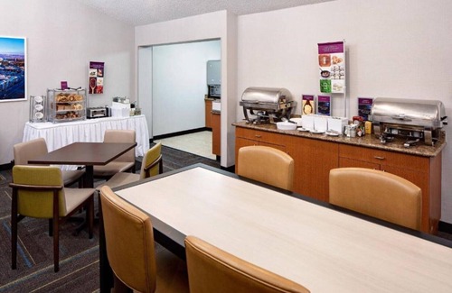 Shoreline West Casa | Make our Palo Alto hotel your base in Mountain in View