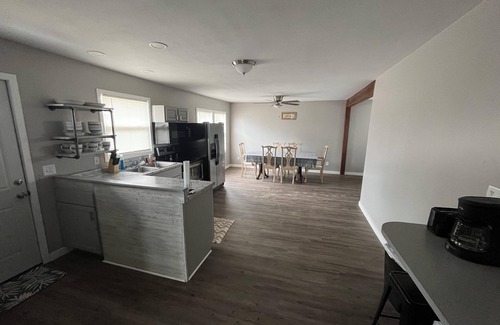 Gypsum Cabina | Make time for Lake Time! Close to all FERRIES, BEACHES, PARKS & CEDAR POINT!