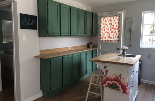 Browns Lake Cabaña | Haga sus recuerdos en Adorable Browns Lake / Cedar Park Cottage
