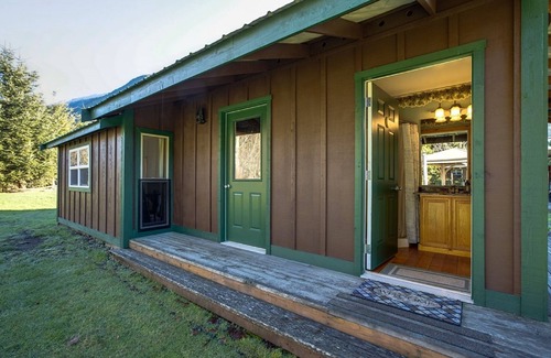 Maple Falls Cabina | ¡Crea recuerdos duraderos mientras disfrutas de esta experiencia de glamping única!