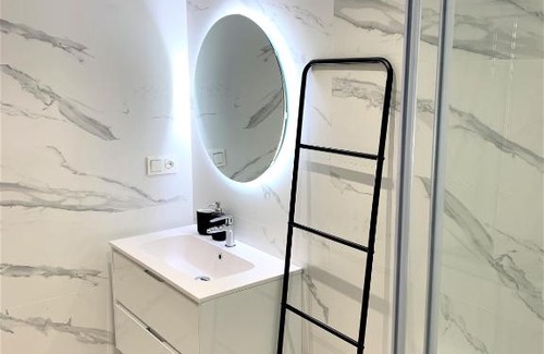 Gijon Apartamento | Malú Playa con Opción de Parking,