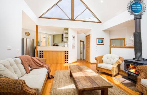 Culburra Beach Casa | Malda's Retreat - Pet Friendly Absolute Beachfront