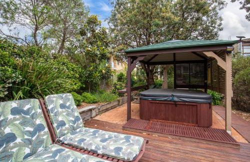 Culburra Beach Casa | Malda's Retreat - Pet Friendly Absolute Beachfront