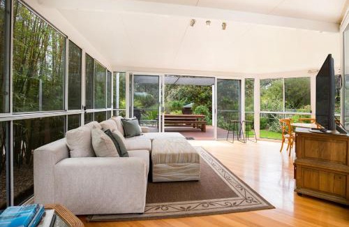 Culburra Beach Casa | Malda's Retreat - Pet Friendly Absolute Beachfront