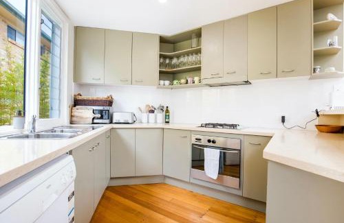 Culburra Beach Casa | Malda's Retreat - Pet Friendly Absolute Beachfront