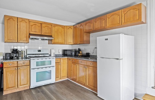 Malden Apartamento | Malden 3Br Apt on 2F/with Free parking/WiFi/ Windows AC