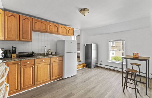 Malden Apartamento | Malden 3Br Apt on 2F/with Free parking/WiFi/ Windows AC