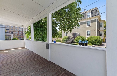 Malden Apartamento | Malden 3Br Apt on 2F/with Free parking/WiFi/ Windows AC