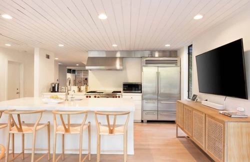 Eastern Malibu Villa | Prime Location in Gated Community - Walk to Malibu Country Mart!