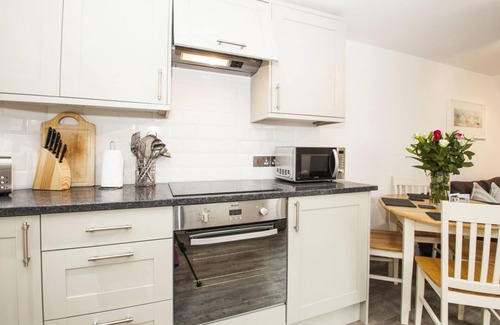 Treator Cabaña | Malt Cottage Sleeps4-patio-petsok-parking