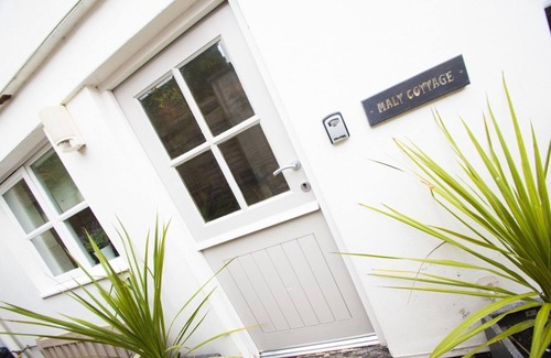 Treator Cabaña | Malt Cottage Sleeps4-patio-petsok-parking